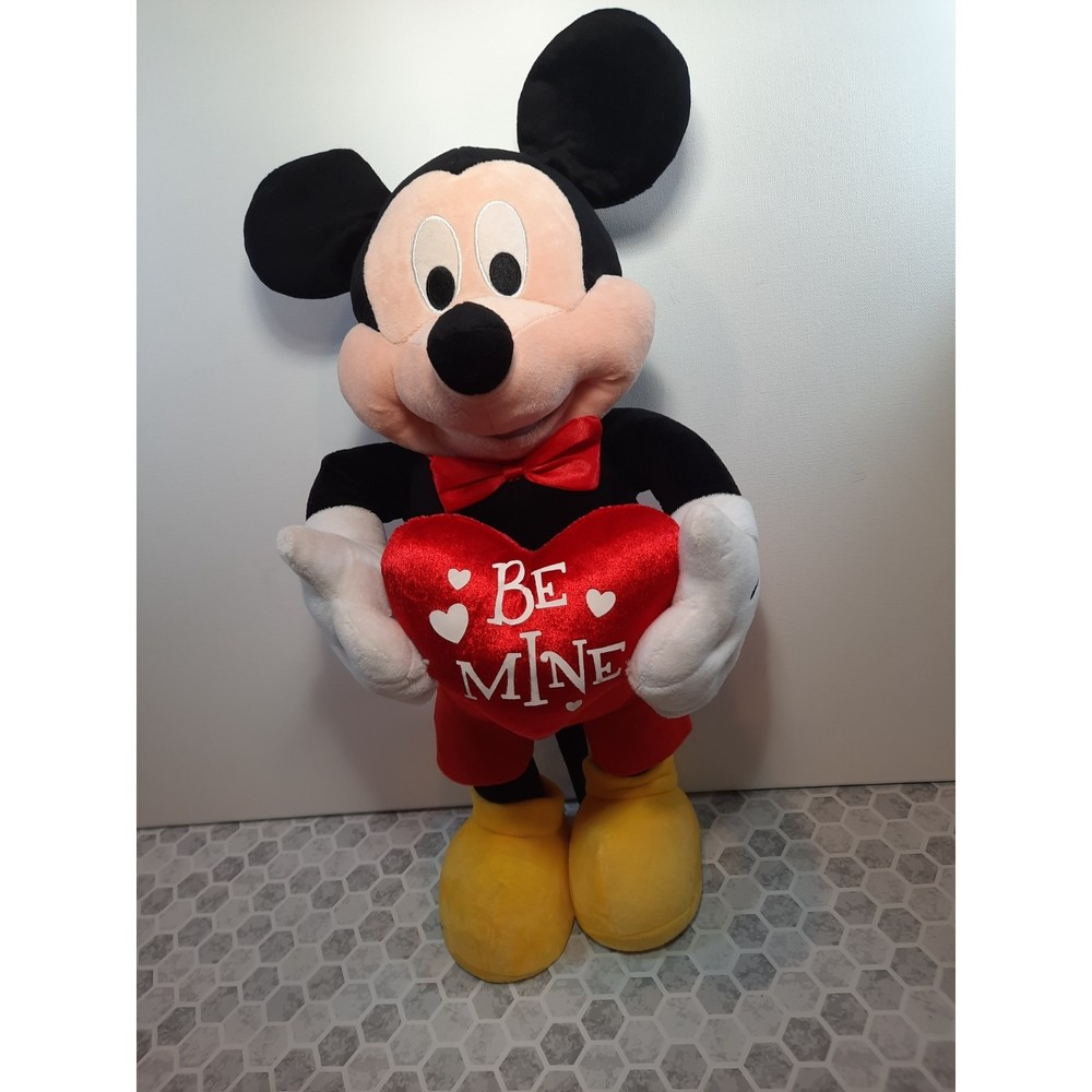 Heart Holding Mouse, Valentine's Gift, Love